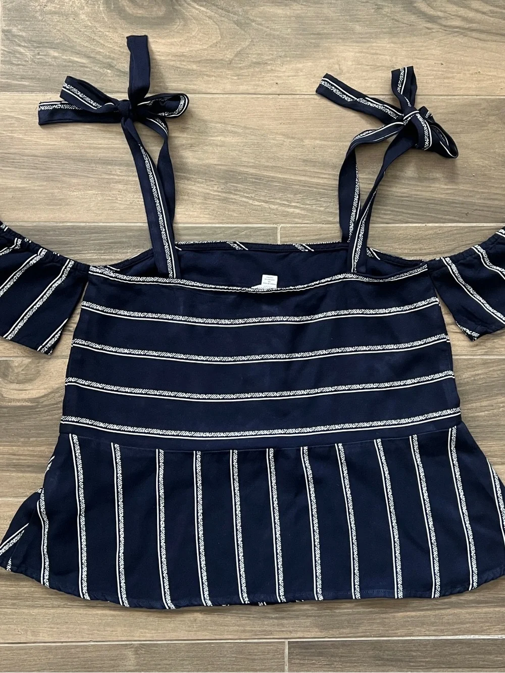 Anthropologie Splendid Off the Shoulder Top with Ties Navy/White Striped Small - Picture 9 of 15